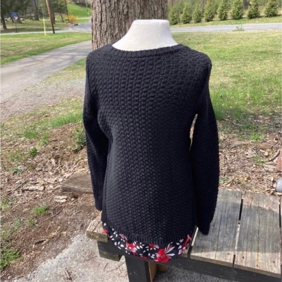 LOFT BLACK SWEATER WITH RED FLORAL UNDERSHIRT ACCENT WOMENS SMALL - Picture 3 of 8